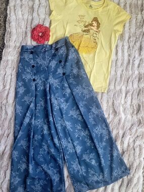 Disney Parks Belle Tee Shirt & rose floral Stretch Waist Wide Leg Capri 12/14